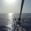 Het glinsterend sppor van de zon leidt naar het westen, naar Menorca