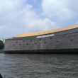 Aan de oever van de lek ligt de Ark van Noach: 'Met Jezus is je boot niet.'