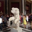 Griekse torso die ooit Michelangelo en Rodin inspireerde. De dame in het geel is onze gids