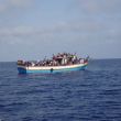 De migrantenboot, 4e dag in de blakerende zon