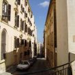Karakteristieke lange, smalle en kaarsrechte straat in de vesting Valletta