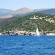 Golf van Korinthe. Dulce rondt met ruime wind Kaap Psaromíta (foto Kiara)