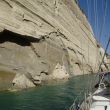 Afslag van kalklagen in het Kanaal van Korinthe