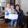 Jordin poseert op zijn 13e verjaardag met zijn zusjes Esri (l) en Nikita