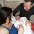Tessa & Jeffrey met hun pasgeboren dochter Vajèn.