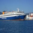 Diagoras, de wekelijkse ferry uit Athene, legt aan en overheerst Kastellorizo