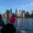 Thames. We passeren The City.