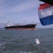 In de Thamesmonding vaart de tanker SeaTurbot ons achterop.