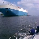 Autoboot op het Noordzeekanaal.