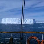 Een van de vele tafelijsbergen in de Weddellzee. Hij is afgebroken van de Larsen Ice Shelf.