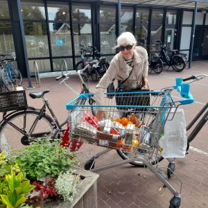 15 juni 2025. Boodschappen op de fiets in Burgh-Haamstede.