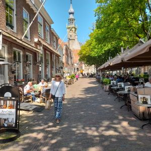 Op de markt in Veere voor het terras van 't Waepen van Veere.