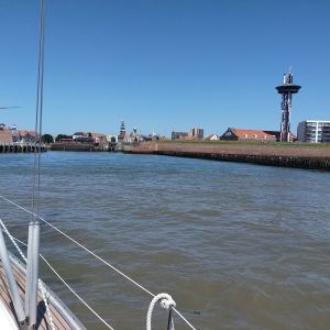 Vlissingen. De invaart voor de loodsboten (links) en de jachthaven (rechts).