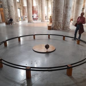 De Slinger van Foucault in de Grote Kerk van Veere.