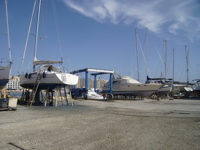 De botenlift op Manoel Island Yacht Yard is niet al te groot