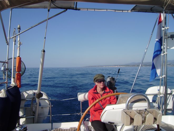 Ans heeft weer de eerste wacht. Achter haar vervaagt Roccella Ionica