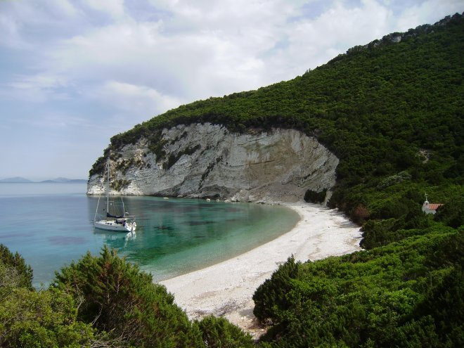 Only one ship in One House Bay, Átokos