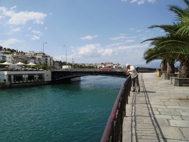 De brug van Khalkis waar we vanavond door kunnen