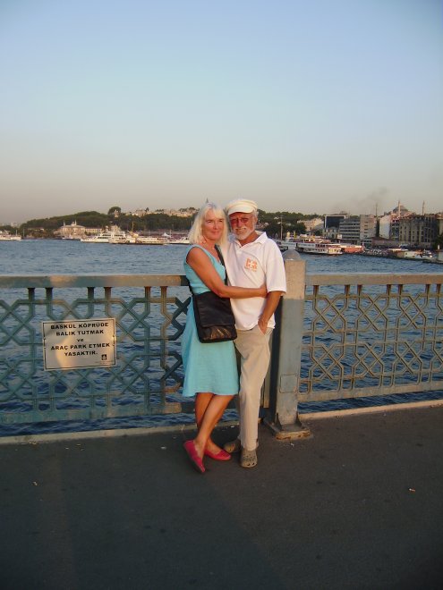 Istanboel. Samen op de Galata brug (foto Diana)