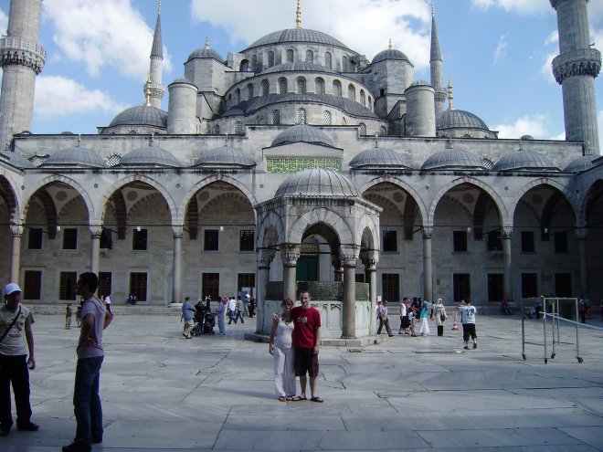 Rommert en Esther voor De Blauwe Moskee.