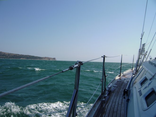 Knokken tegen de wind rond kaap Emine