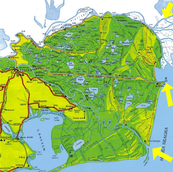 De Donaudelta. De pijlen wijzen de drie hoofdtakken aan. De zuidelijke is bij zee dichtgeslibd. De middelste is de Sulina arm, die willen we invaren tot Tulcea en daarna via de noordelijke Chilia arm weer terug