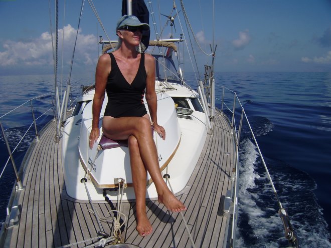 Op weg naar het eilandje Lévitha koesteren we ons in de oktoberzon