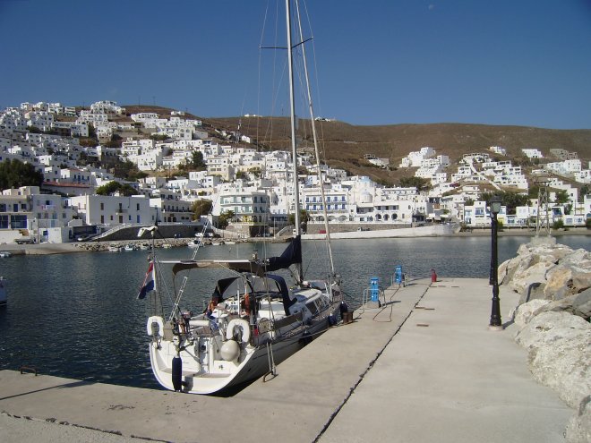 Dulce eenzaam aan de kade in Skála Astipálaia