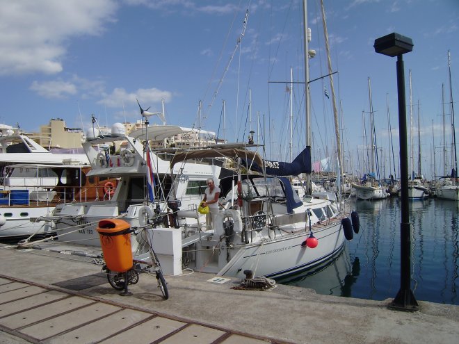 Dulce aan de kade in Áyios Nikólaos