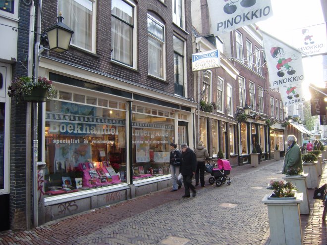 De reisboekhandel Interglobe in de Vinkenburgstraat in het centrum van Utrecht