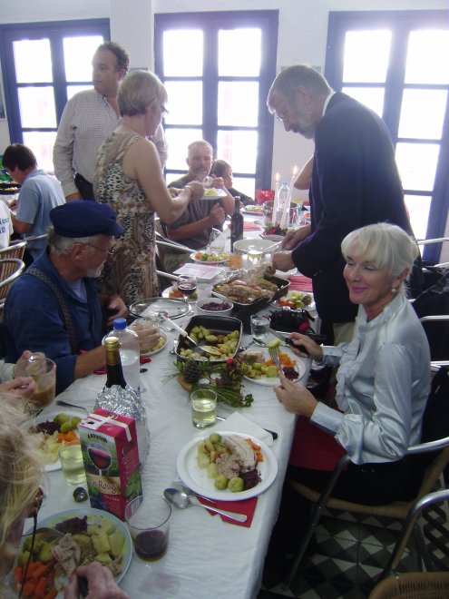 Onze tafel bij het kerstmaal op de bovenverdieping van de jachtclub