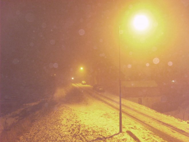 Om middernacht ligt er een fiks pak sneeuw op en om de dijk