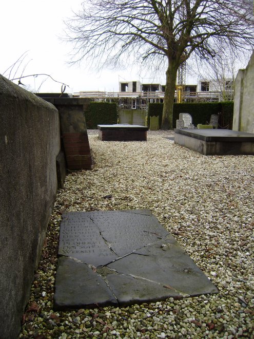 Het graf van Jan Claesen bij de Romboutstoren in Andel