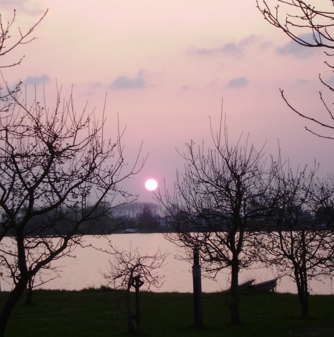 Gisteravond een troostende zonsondergang boven de Veense Put