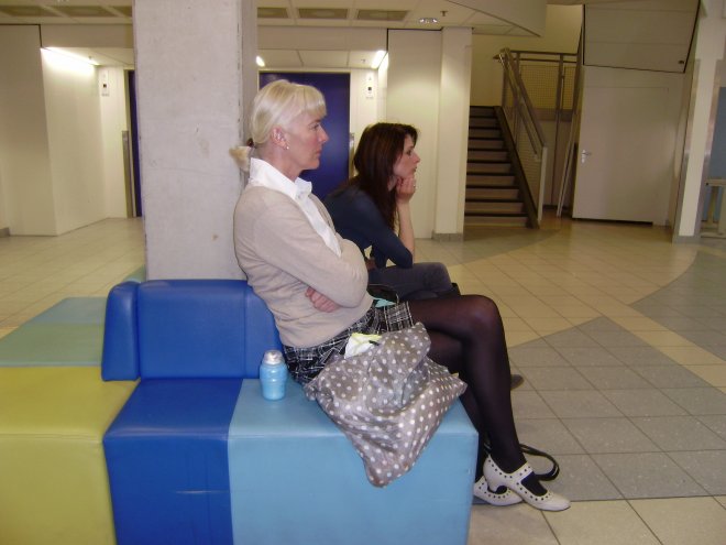 Ans en Barbara. Het grootste deel van de dag brengen we wachtend in het Sophia door