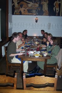 Restaurant Mykonos. Vooraan zie je Rommert (links) en Esther en Bas (rechts)