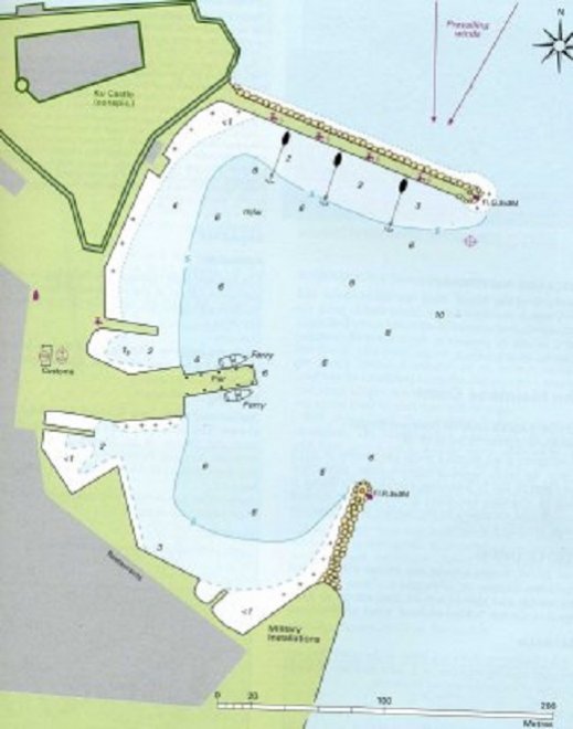 Plan van de haven van het Turkse eiland Bozcaada, even zuidelijk van de ingang van de Dardanellen. Zoals je ziet ligt de haven helemaal open naar het oosten (Uit Rod Heikells "Turkish Waters and Cyprus Pilot", 7th ed, 2006)