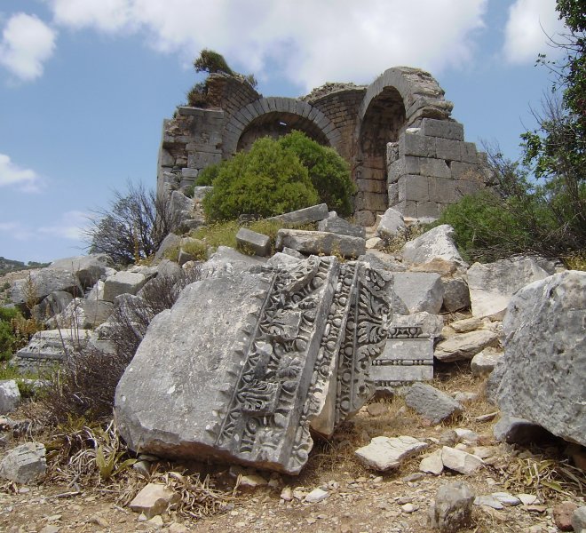 Tussen de ruïnes van de oude stad Lycae