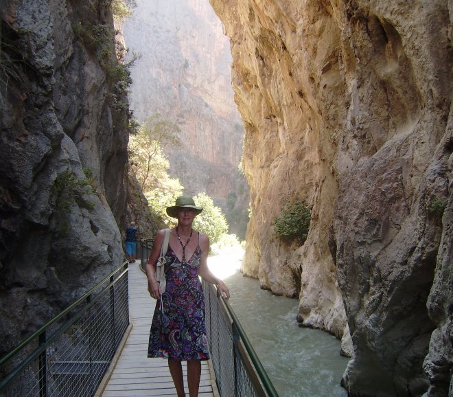 Ans bij de ingang van de Saklikent-kloof