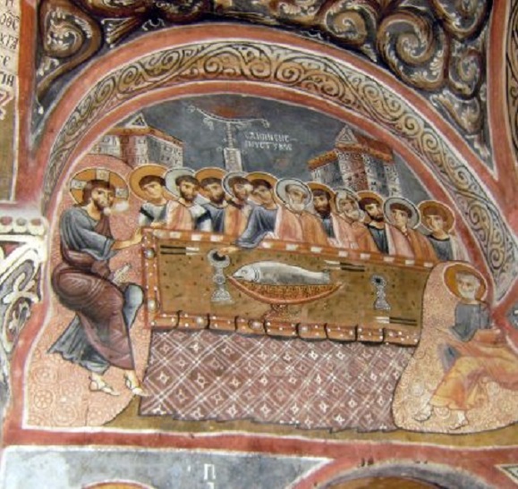 Göreme. Fresco van het Laatste Avondmaal in de Donkere Kerk uit de 11e eeuw. Naast Jezus (met witte baard) zit Judas (links) Een kopie is geschilderd op de muur naast onze grotkamer in het pension