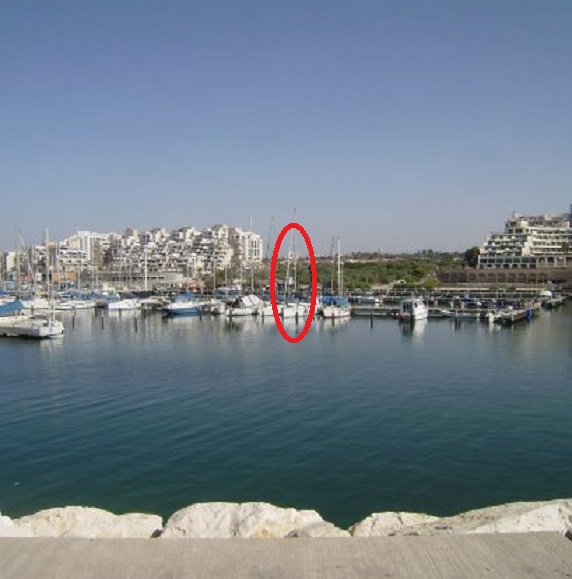 De jachthaven van Ashkelon. In het midden van de foto ligt onze Dulce.