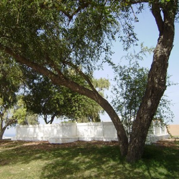 Ashkelon. Naast het Barzilai ziekenhuis was ooit het hoofd van Imam Hoessein begraven. Dit verstopte, kleine heiligdom herinnert nog daaraan