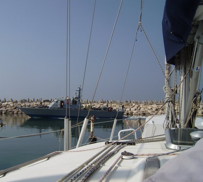 De Sri Lankezen oefenen dagelijks met hun nieuwe patrouilleschip