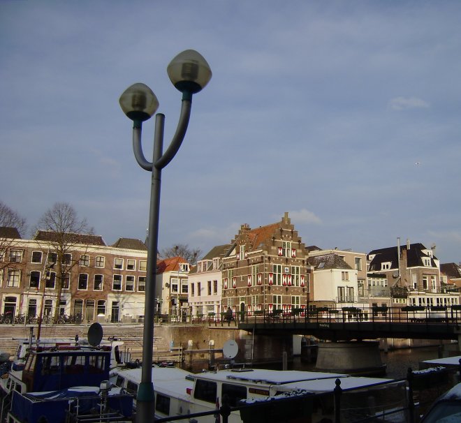 Het pand Eind 3 aan de haven, met de roodwitte luiken. Doen of niet doen?