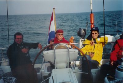 Voorjaar 2002: Inwijdingsborrel voor Ramsgate. V.l.n.r. Erik de Haan, de trotse schipper en Pieter de Kort