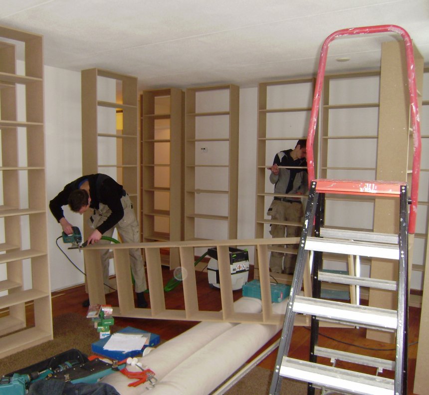 Bouwen van boekenkasten in ons appartement