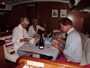 Ans, Anjès en Gert aan boord van hun schip Breeze