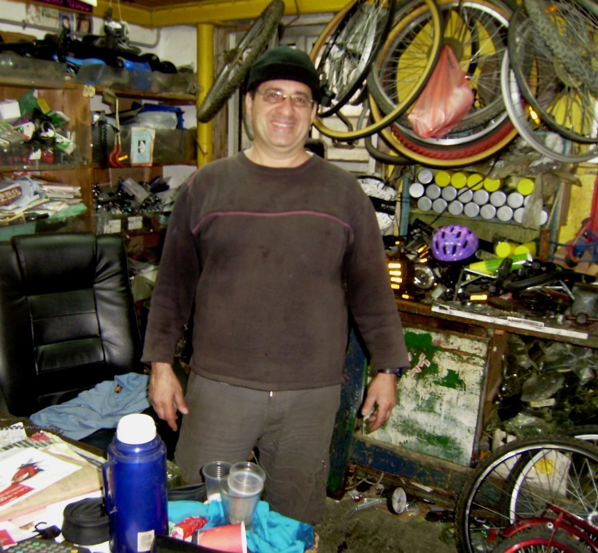 De fietsenmaker in Hertzl Street