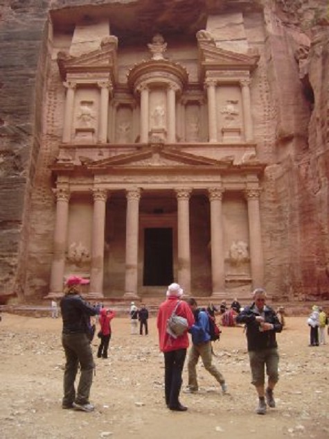 Petra. Ans voor de Treasury Tombe (waar nooit een schat gevonden werd)