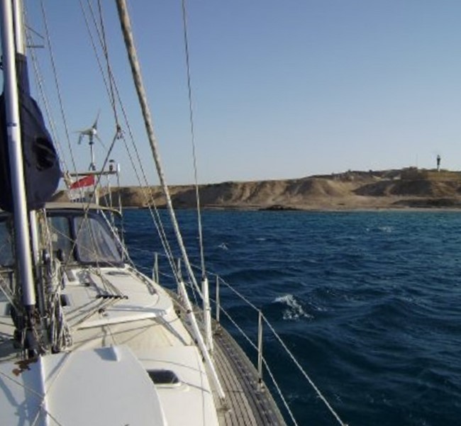 Geankerd in Marsa Zeitiya